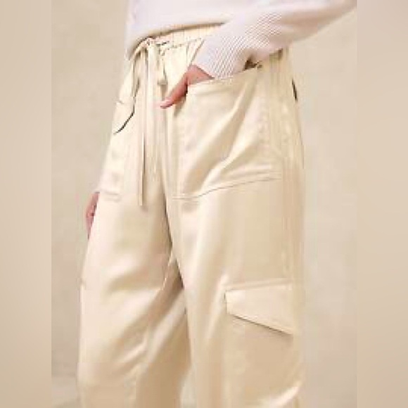 Banana Republic Satin Cargo Jogger Medium Gold Beige NWOT 27’inseam High Rise - Picture 3 of 11
